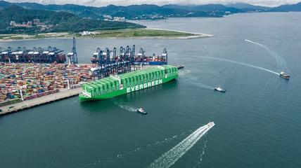 深圳大鵬海關創(chuàng)新服務模式，助力鹽田港擴展全球新航線與電子商務發(fā)展